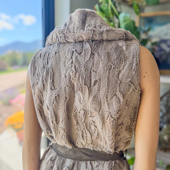 Melody, Collared Faux Fur Button Up Vest w/ & Faux Suede Waist Tie, Women's S/M - Picture 6 of 13